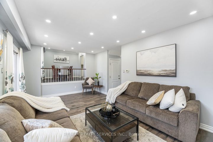 Photo 9 at 73 Blackthorn Lane, Brampton North, Brampton