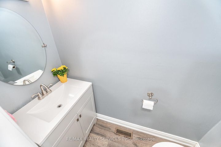 Photo 10 at 73 Blackthorn Lane, Brampton North, Brampton