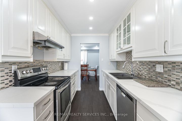 Photo 15 at 73 Blackthorn Lane, Brampton North, Brampton