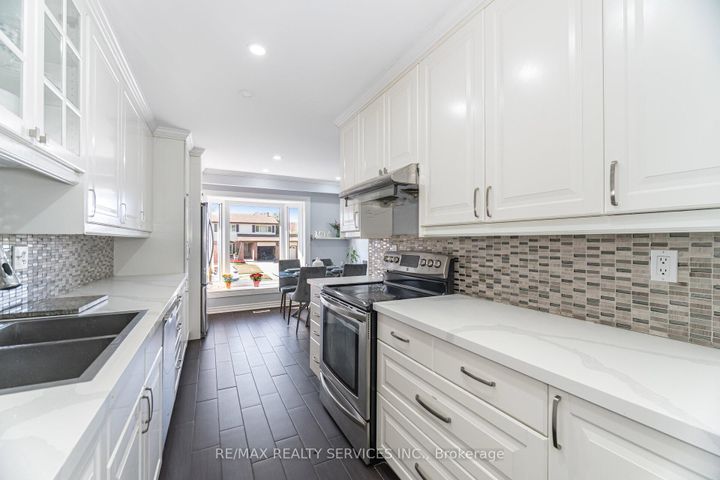 Photo 17 at 73 Blackthorn Lane, Brampton North, Brampton