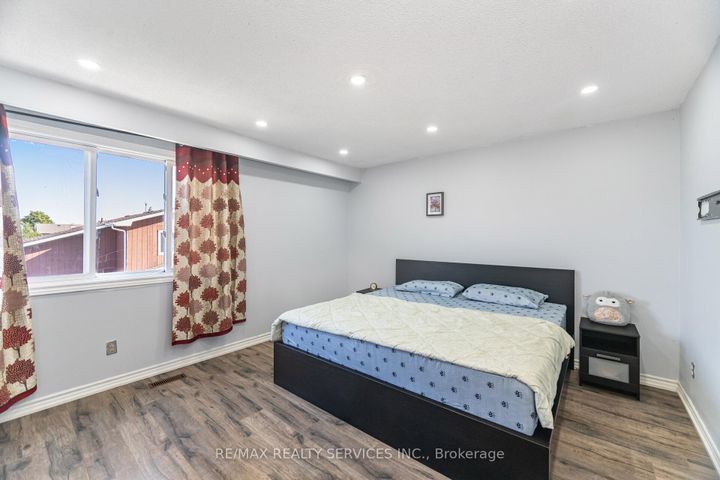 Photo 22 at 73 Blackthorn Lane, Brampton North, Brampton