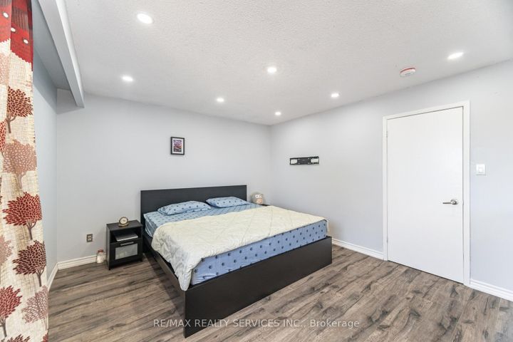Photo 23 at 73 Blackthorn Lane, Brampton North, Brampton