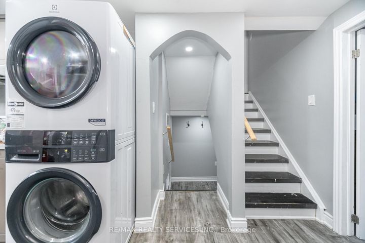 Photo 31 at 73 Blackthorn Lane, Brampton North, Brampton