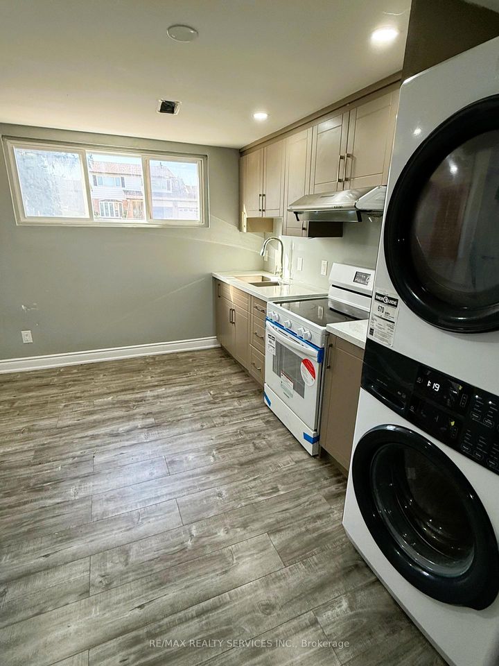 Photo 32 at 73 Blackthorn Lane, Brampton North, Brampton