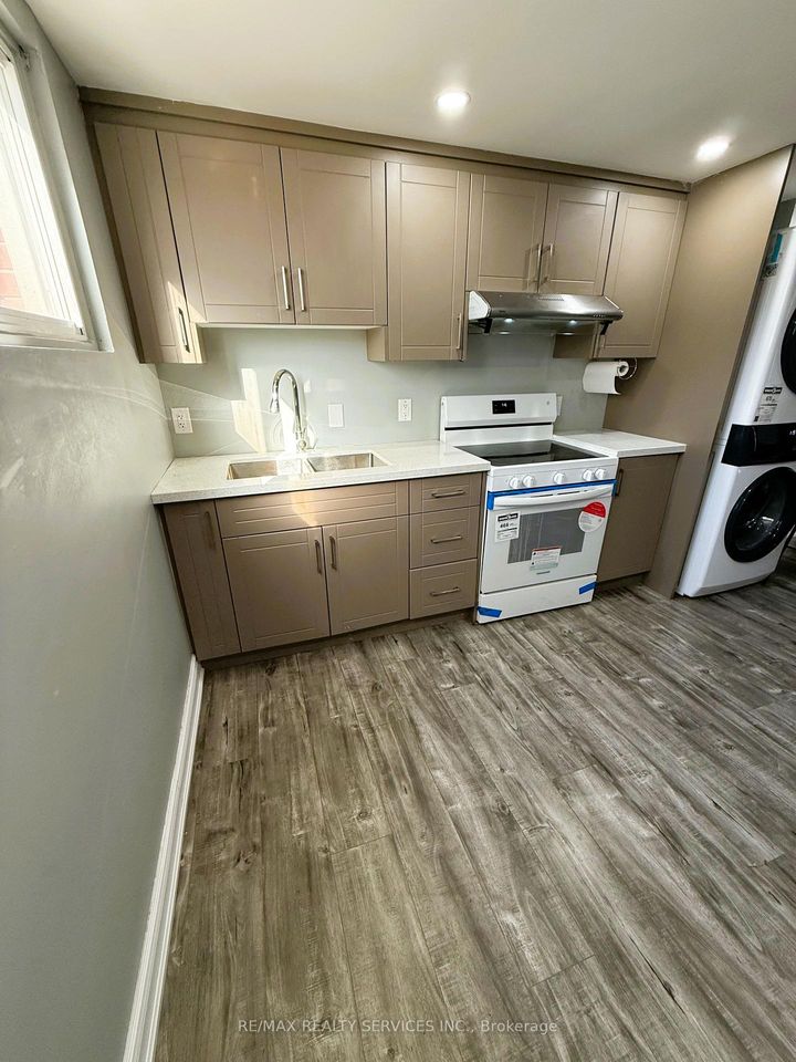 Photo 33 at 73 Blackthorn Lane, Brampton North, Brampton
