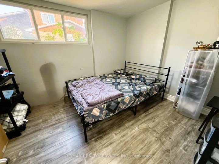 Photo 35 at 73 Blackthorn Lane, Brampton North, Brampton