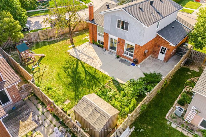 Photo 37 at 73 Blackthorn Lane, Brampton North, Brampton