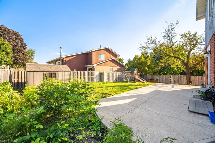 Photo 38 at 73 Blackthorn Lane, Brampton North, Brampton
