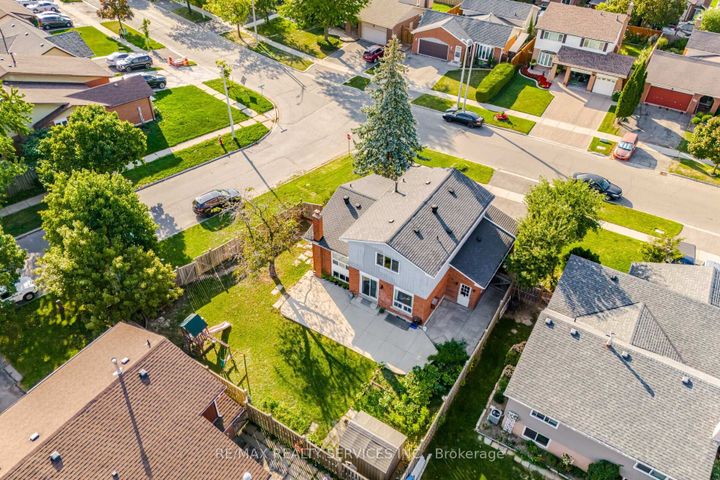 Photo 39 at 73 Blackthorn Lane, Brampton North, Brampton