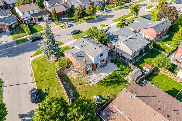 Photo 40 at 73 Blackthorn Lane, Brampton North, Brampton