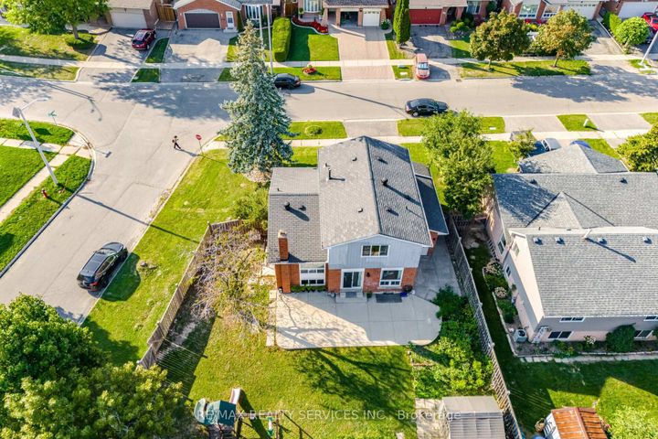 Photo 41 at 73 Blackthorn Lane, Brampton North, Brampton