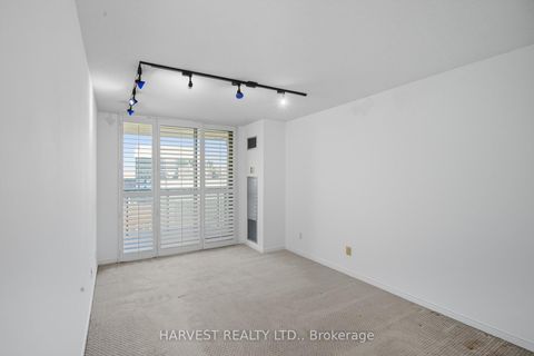 Photo 10 at 3303 - 750 Bay Street, Bay Street Corridor, Toronto