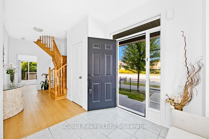 Photo 4 at 2 Pomarine Way, Credit Valley, Brampton