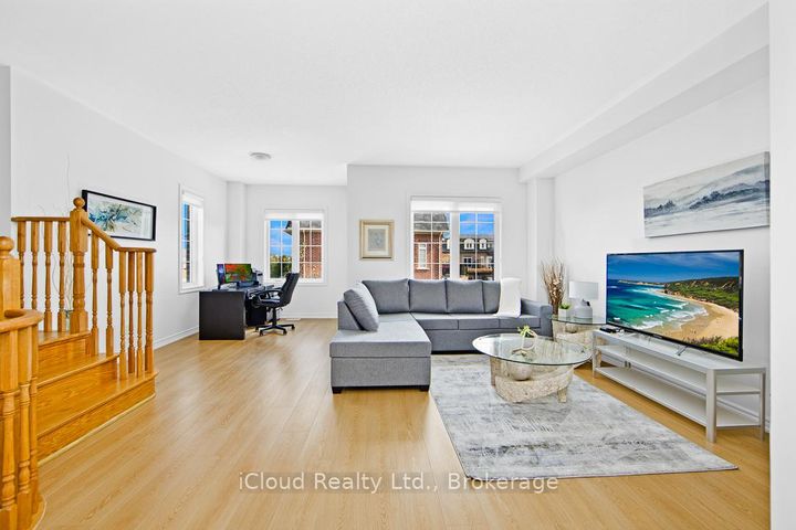 Photo 10 at 2 Pomarine Way, Credit Valley, Brampton