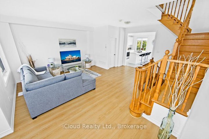 Photo 12 at 2 Pomarine Way, Credit Valley, Brampton