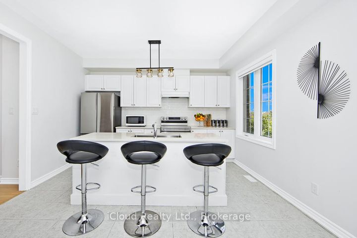 Photo 14 at 2 Pomarine Way, Credit Valley, Brampton