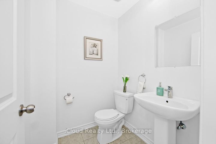 Photo 18 at 2 Pomarine Way, Credit Valley, Brampton