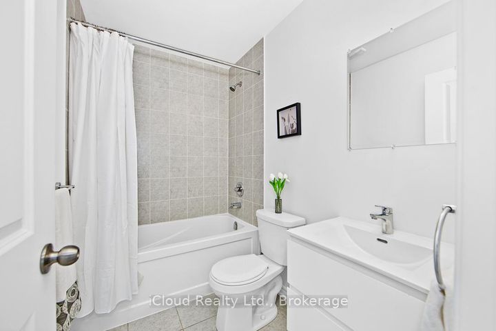 Photo 25 at 2 Pomarine Way, Credit Valley, Brampton