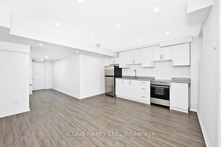 Photo 27 at 2 Pomarine Way, Credit Valley, Brampton