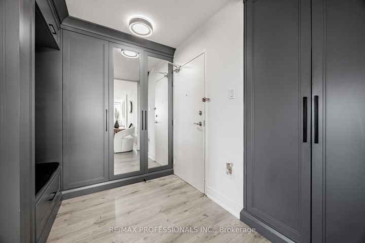 Photo 3 at 701 - 355 Rathburn Road E, Rathwood, Mississauga