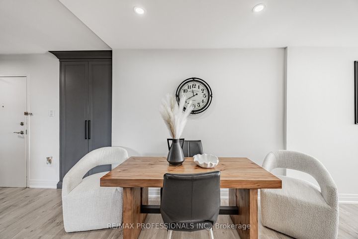 Photo 7 at 701 - 355 Rathburn Road E, Rathwood, Mississauga