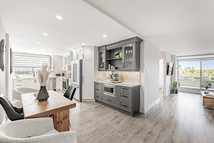Photo 8 at 701 - 355 Rathburn Road E, Rathwood, Mississauga