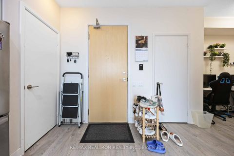 Photo 3 at 1501 - 30 Roehampton Avenue, Mount Pleasant West, Toronto