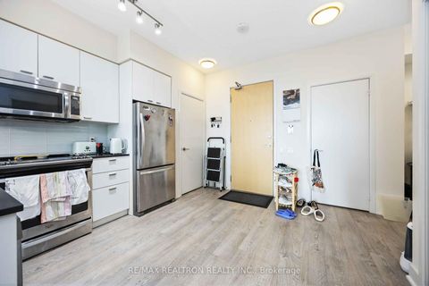 Photo 4 at 1501 - 30 Roehampton Avenue, Mount Pleasant West, Toronto