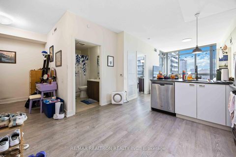 Photo 6 at 1501 - 30 Roehampton Avenue, Mount Pleasant West, Toronto
