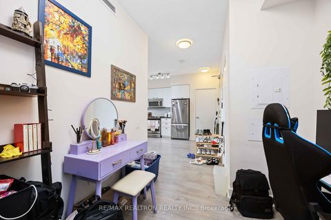 Photo 9 at 1501 - 30 Roehampton Avenue, Mount Pleasant West, Toronto