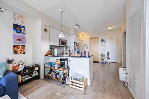 Photo 13 at 1501 - 30 Roehampton Avenue, Mount Pleasant West, Toronto