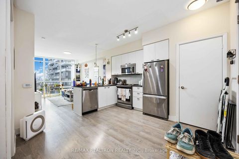 Photo 18 at 1501 - 30 Roehampton Avenue, Mount Pleasant West, Toronto