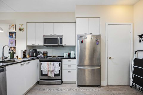 Photo 20 at 1501 - 30 Roehampton Avenue, Mount Pleasant West, Toronto