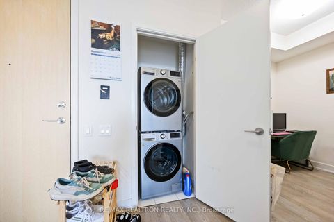 Photo 21 at 1501 - 30 Roehampton Avenue, Mount Pleasant West, Toronto