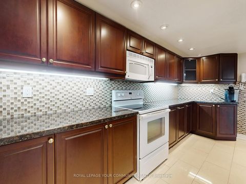 Photo 7 at 324 - 32 Clarissa Drive, Harding, Richmond Hill