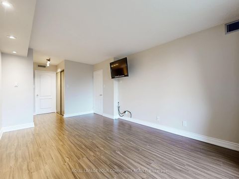 Photo 10 at 324 - 32 Clarissa Drive, Harding, Richmond Hill