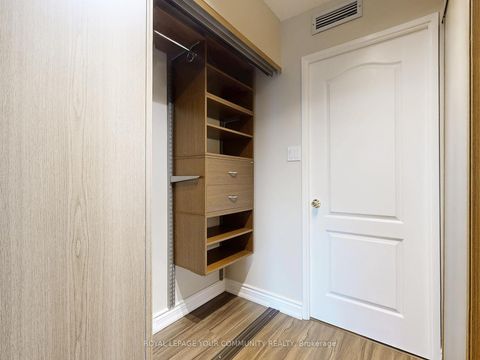 Photo 11 at 324 - 32 Clarissa Drive, Harding, Richmond Hill