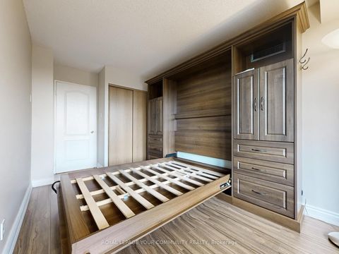 Photo 16 at 324 - 32 Clarissa Drive, Harding, Richmond Hill