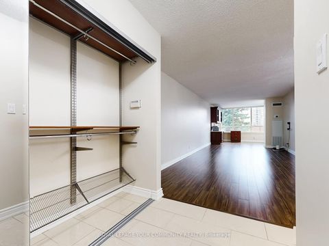 Photo 21 at 324 - 32 Clarissa Drive, Harding, Richmond Hill