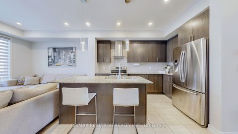 Photo 11 at 34 Fancamp Drive, Maple, Vaughan