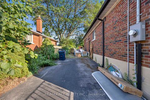 Photo 5 at 3 Hogan Drive, Woburn, Toronto