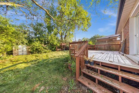 Photo 7 at 3 Hogan Drive, Woburn, Toronto