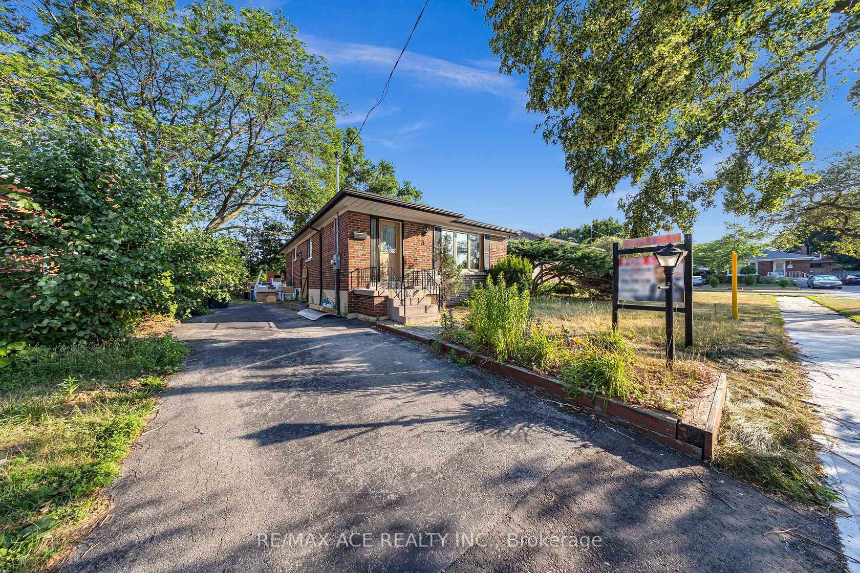 3 Hogan Drive, Woburn, Toronto 