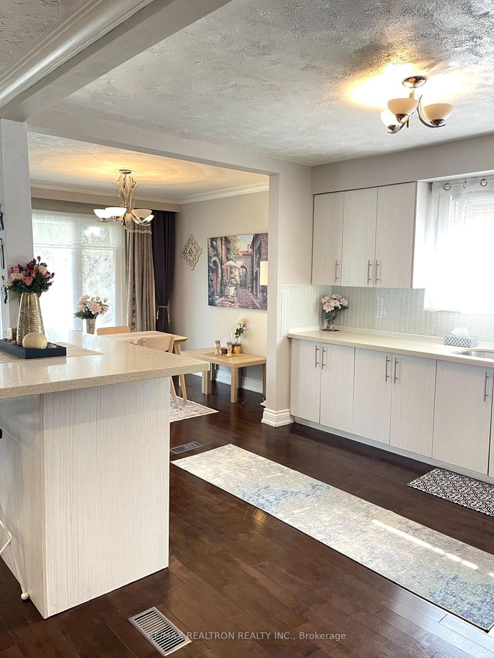 Photo 0 at 926 Willowdale Avenue, Newtonbrook East, Toronto