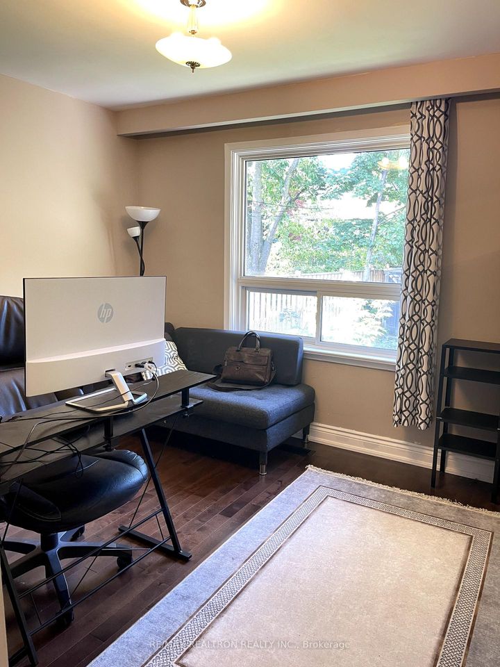 Photo 3 at 926 Willowdale Avenue, Newtonbrook East, Toronto