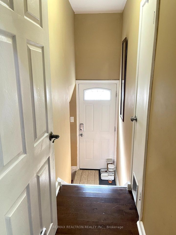 Photo 6 at 926 Willowdale Avenue, Newtonbrook East, Toronto