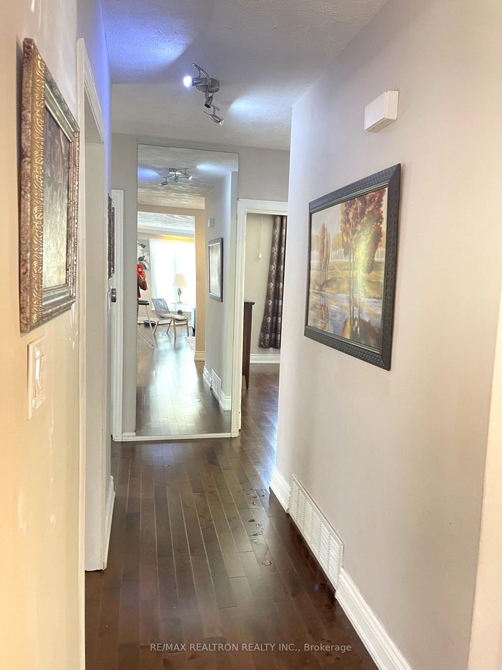 Photo 8 at 926 Willowdale Avenue, Newtonbrook East, Toronto