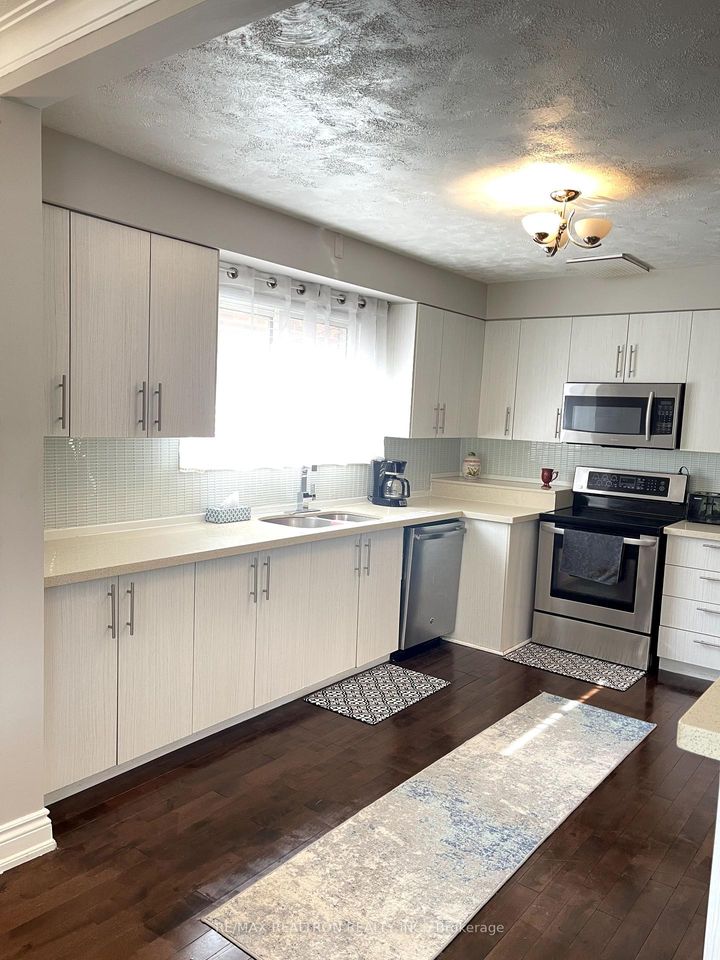 Photo 9 at 926 Willowdale Avenue, Newtonbrook East, Toronto
