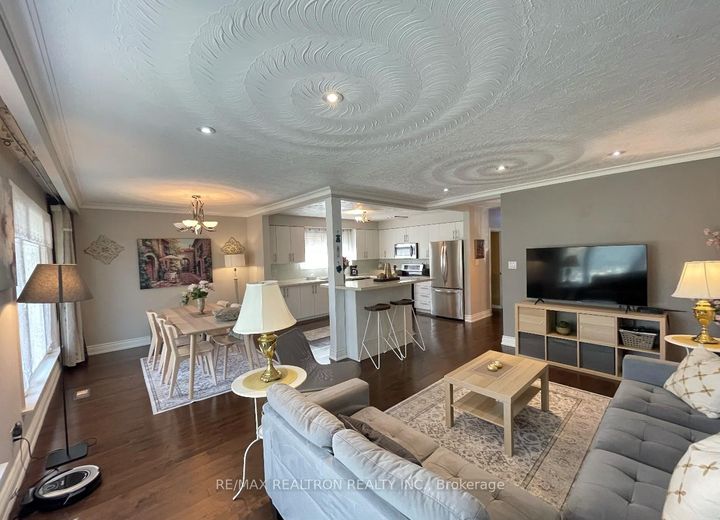 Photo 11 at 926 Willowdale Avenue, Newtonbrook East, Toronto