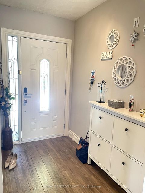 Photo 1 at 926 Willowdale Avenue, Newtonbrook East, Toronto